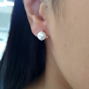 Brinco em Ouro Amarelo 18K com Pérola e Diamantes 