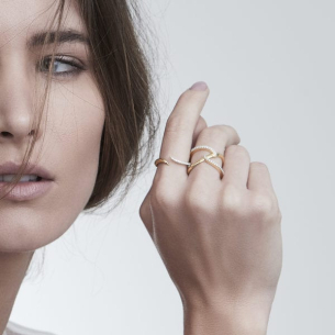 Anel com Diamantes em Ouro Amarelo 18K