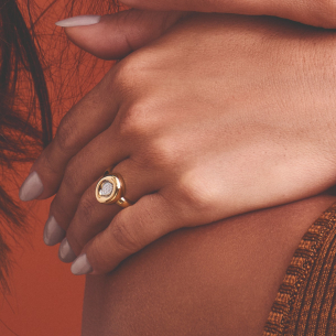 Anel com Diamantes em Ouro Amarelo 18K