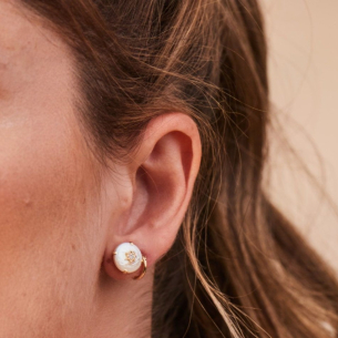 Brinco em Ouro Amarelo 18K e Madrepérola com Diamantes 