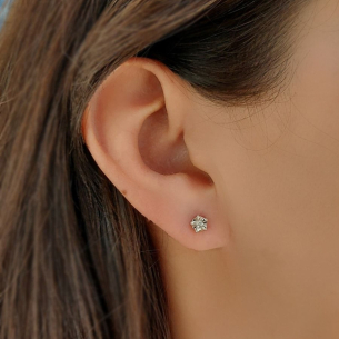 Brinco Infantil em Ouro Branco 18K com Diamante 