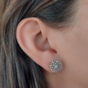 Brinco com Diamantes em Ouro Branco 18K