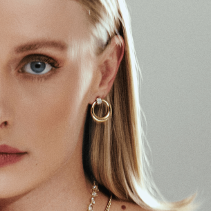 Brinco Argola em Ouro Amarelo 18K com Diamantes 