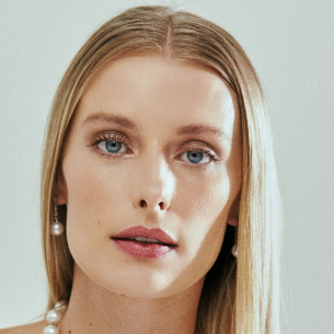 Brinco com Pérolas e Diamantes em Ouro Branco 18K