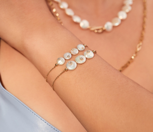 Pulseira com Diamantes e Madrepérolas em Ouro Amarelo 18K