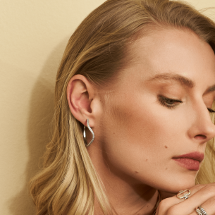 Brinco Argola com Diamantes em Ouro Branco 18K