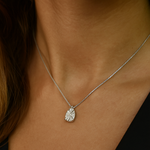 Gargantilha Gota com Diamante em Ouro Branco 18K