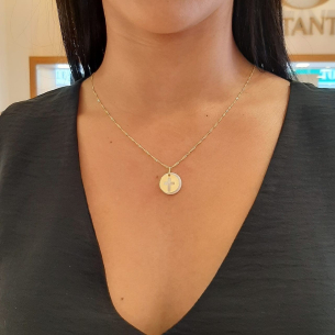 Pingente Medalha Cruz com Madrepérola em Ouro Amarelo 18K